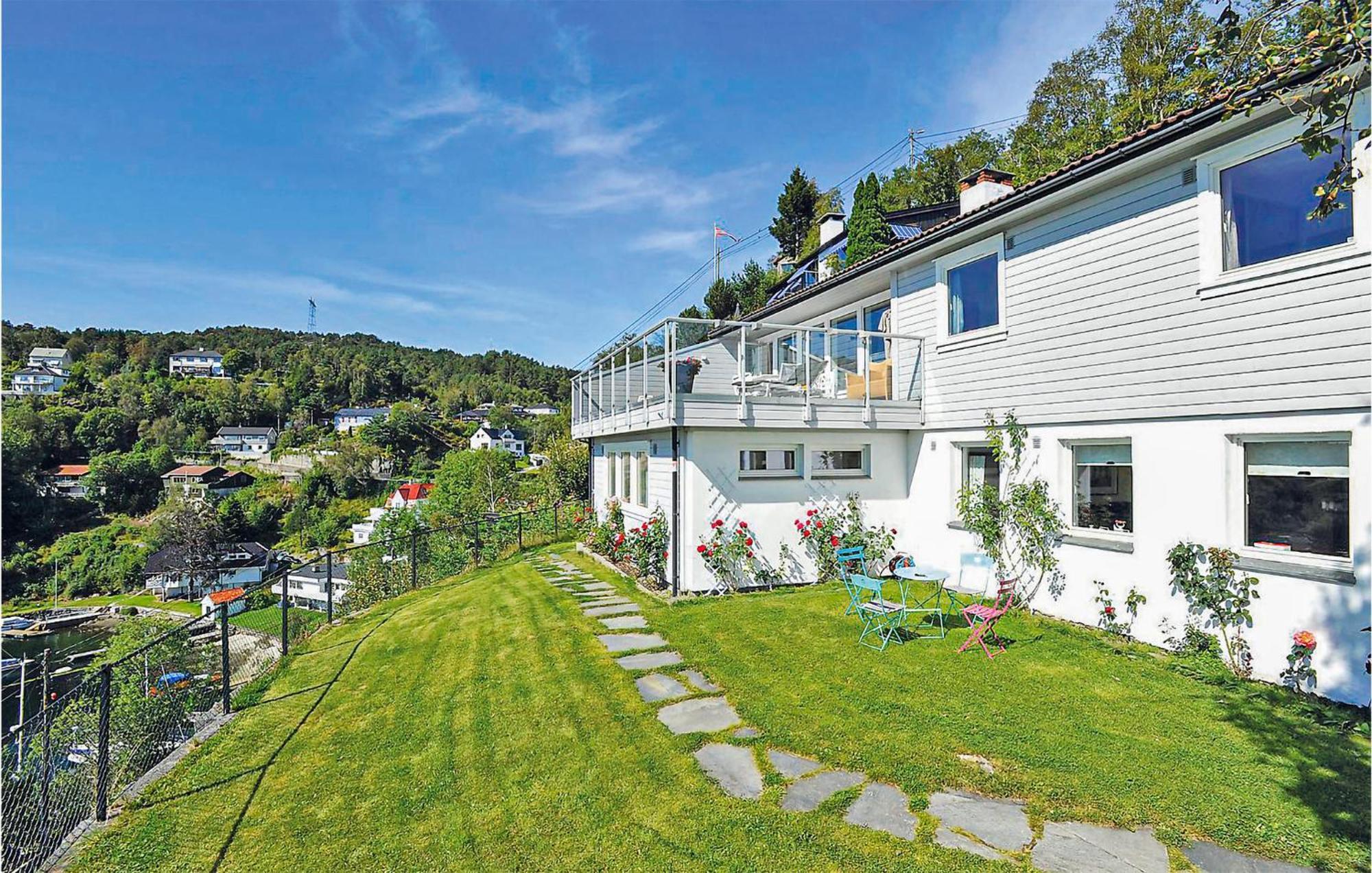 Cozy Apartment In Straumsgrend With Kitchen Bergen Eksteriør billede